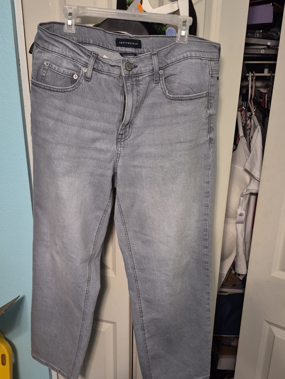 Aeropostale Women's Light Gray Cropped Jeans